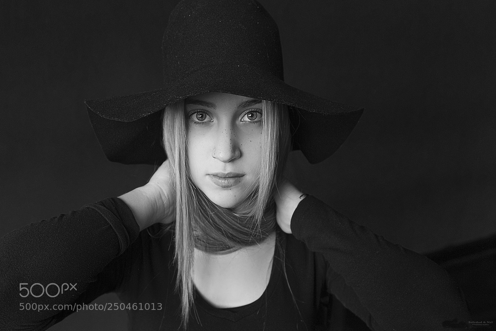 Canon EOS 7D sample photo. Luces bajo sombrero photography