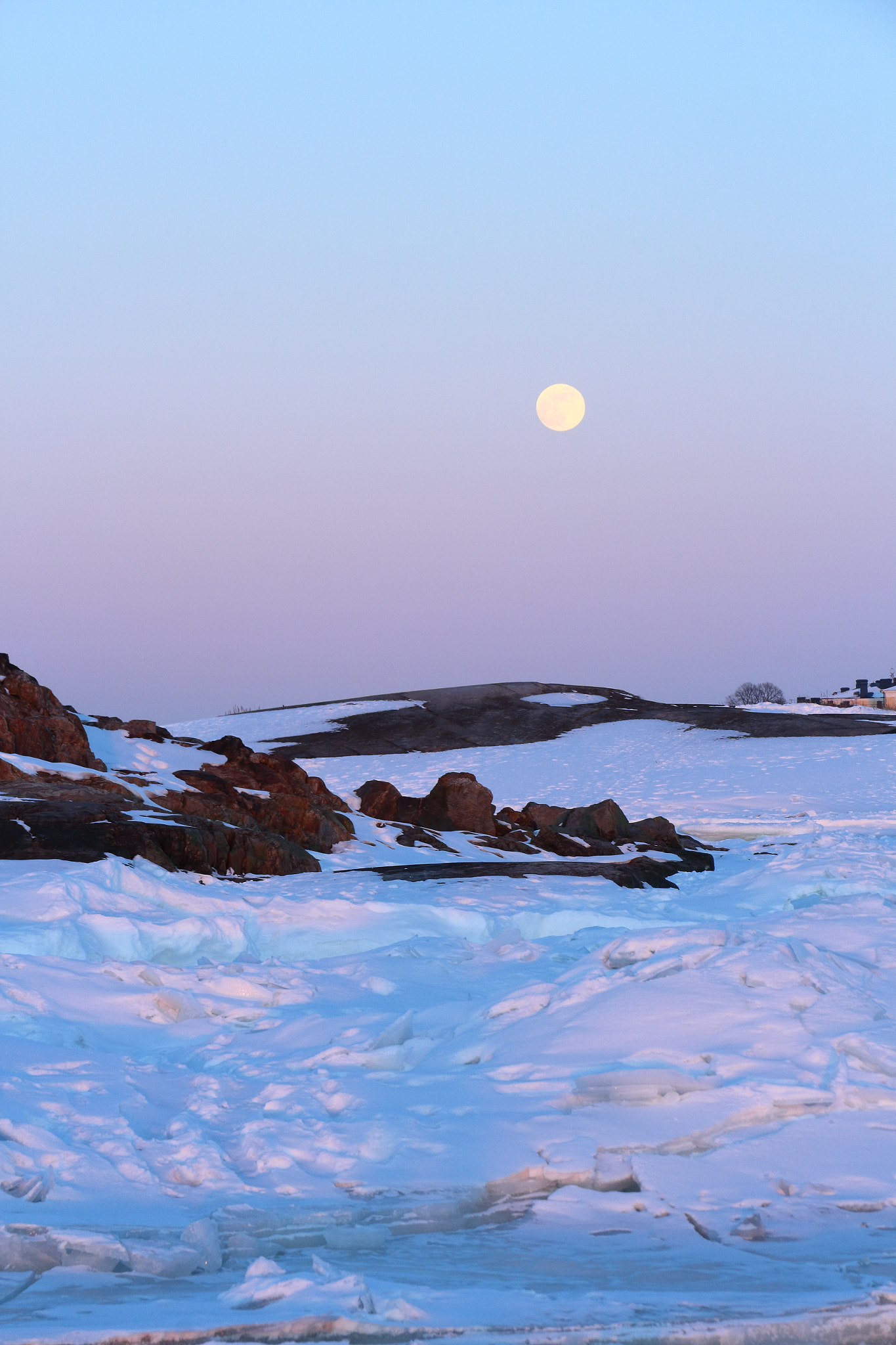 Canon EOS 1200D (EOS Rebel T5 / EOS Kiss X70 / EOS Hi) sample photo. Moon over frozen sea photography
