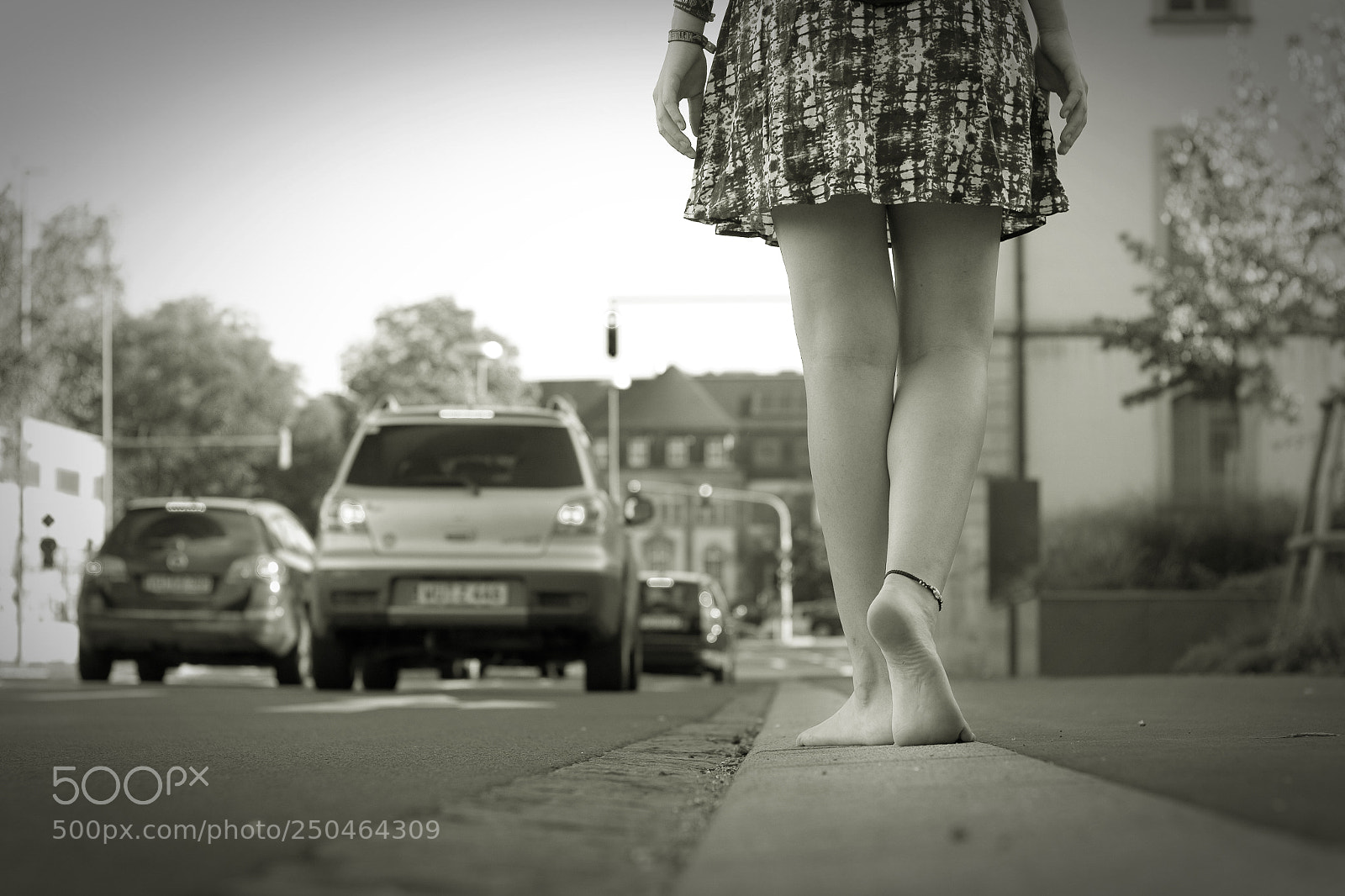 Canon EOS 700D (EOS Rebel T5i / EOS Kiss X7i) sample photo. Walking girl photography