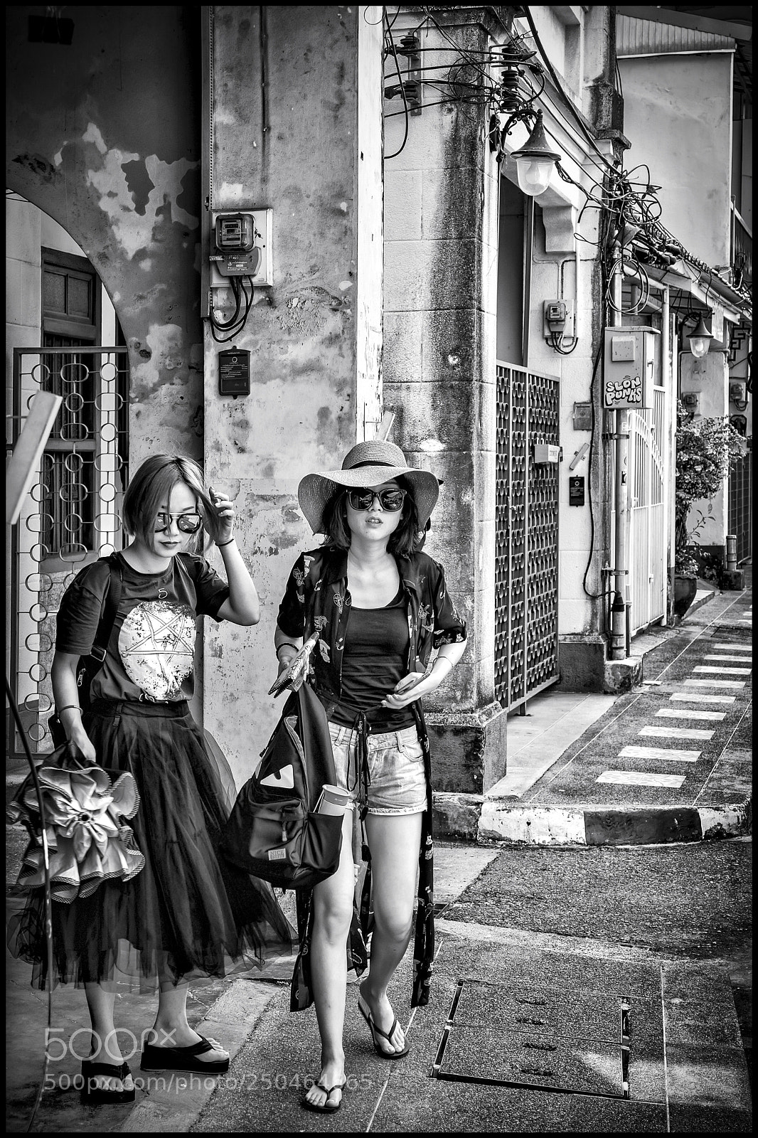 Leica CL sample photo. Summer street fashion, old photography