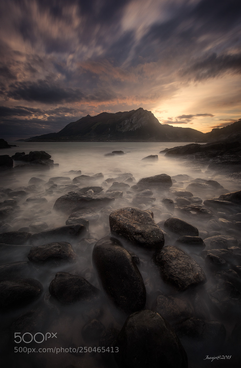 Nikon D810 sample photo. Between rocks photography