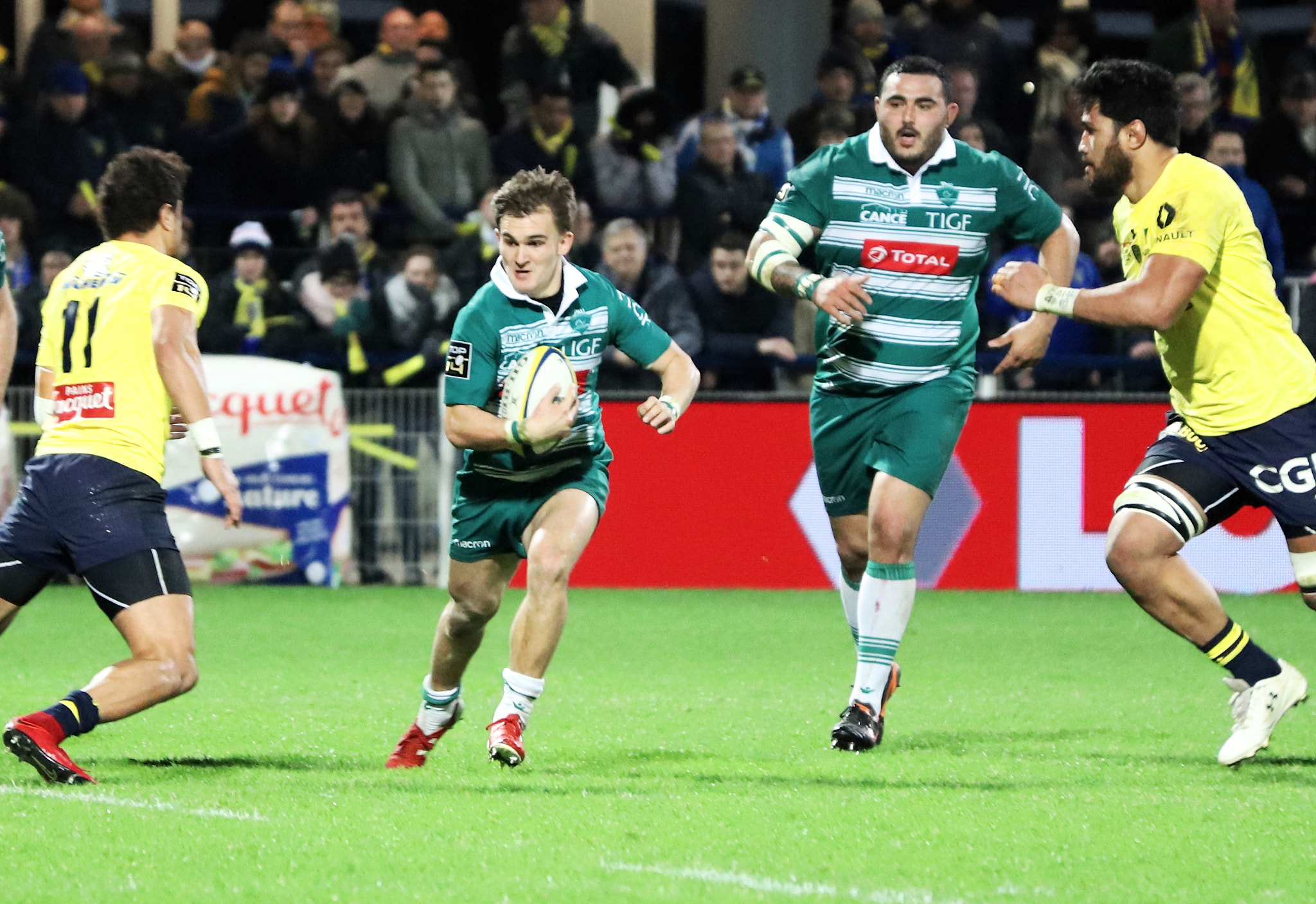 Canon EF 70-300 F4-5.6 IS II USM sample photo. Asm clermont auvergne vs section paloise top14 photography