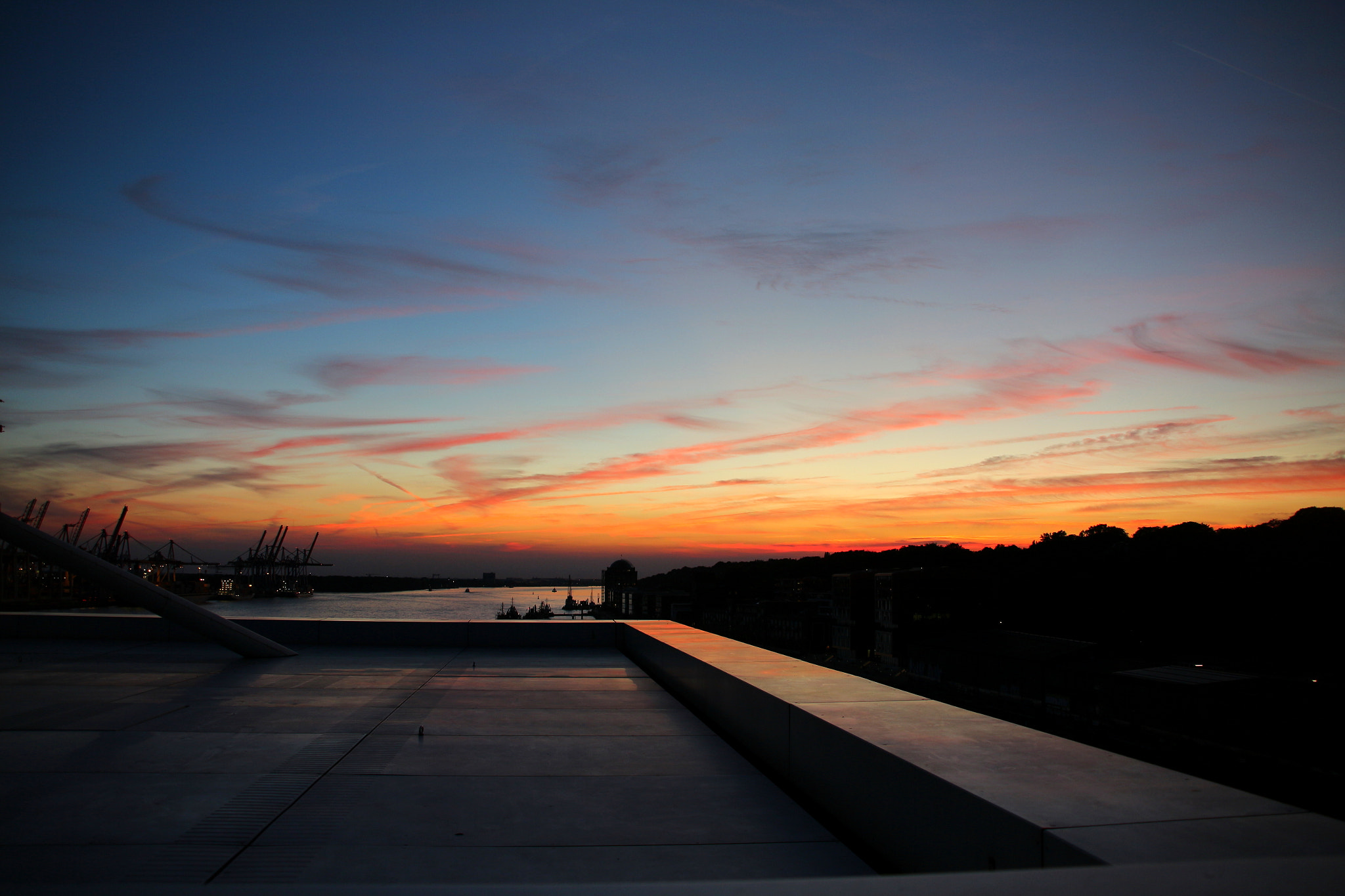 Canon EOS 700D (EOS Rebel T5i / EOS Kiss X7i) + Sigma 18-200mm f/3.5-6.3 DC OS sample photo. Roof photography