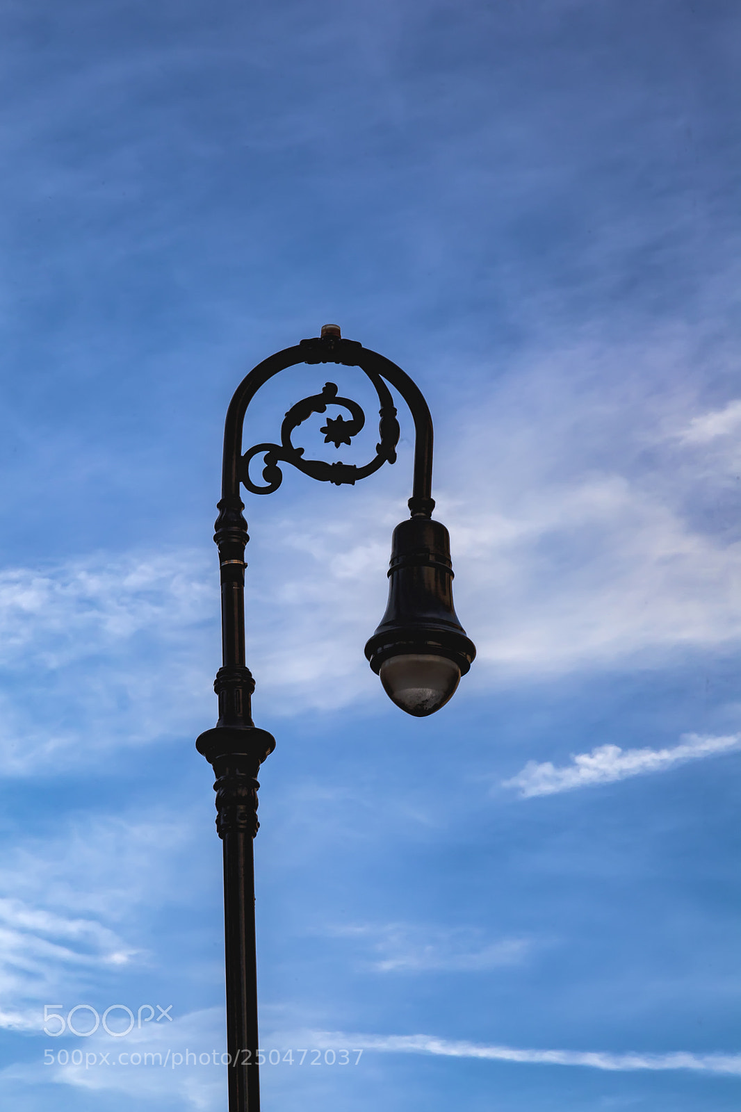 Canon EOS 5D Mark II sample photo. Lamp post photography