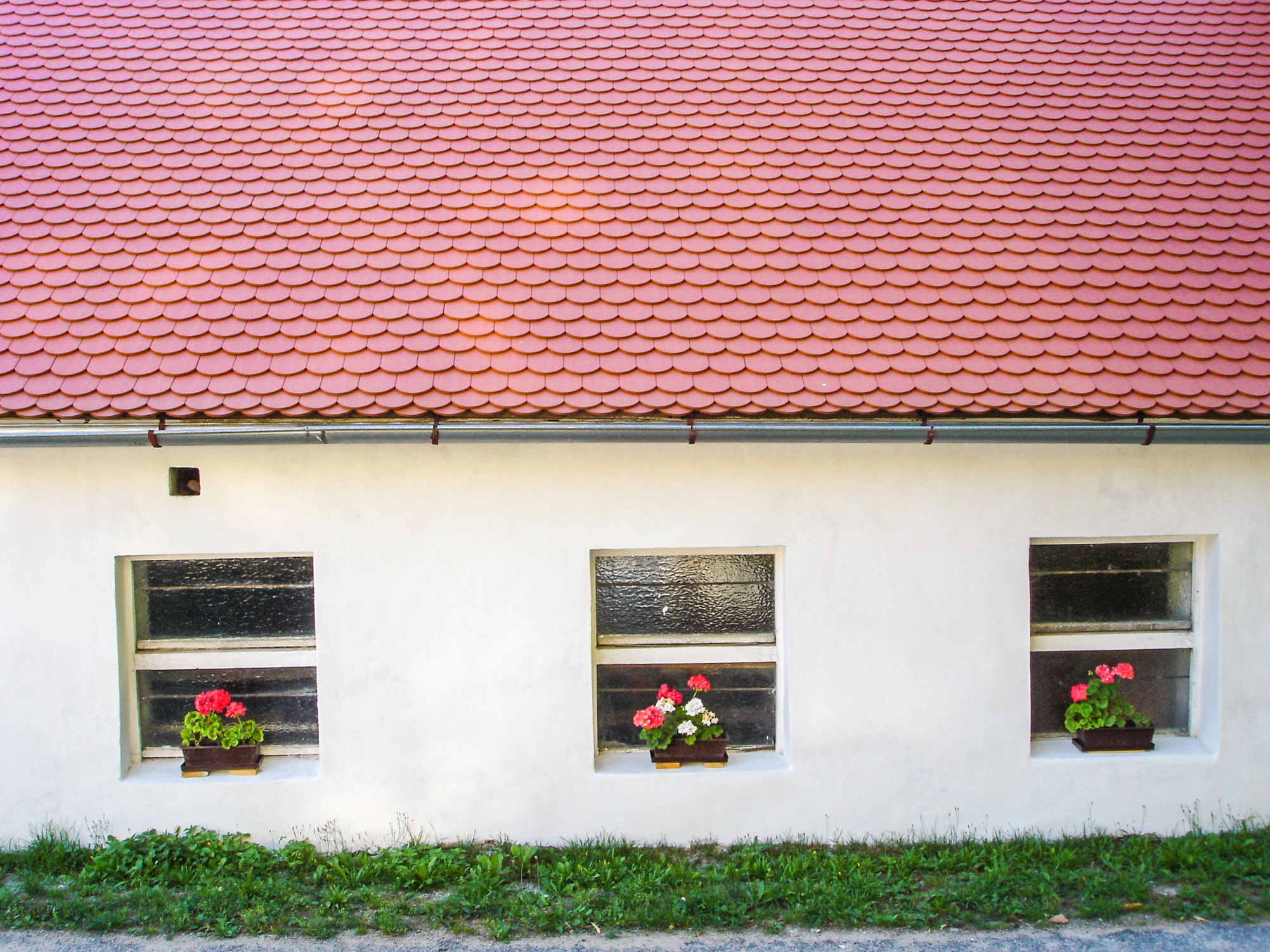 Sony DSC-W1 sample photo. Red roof photography