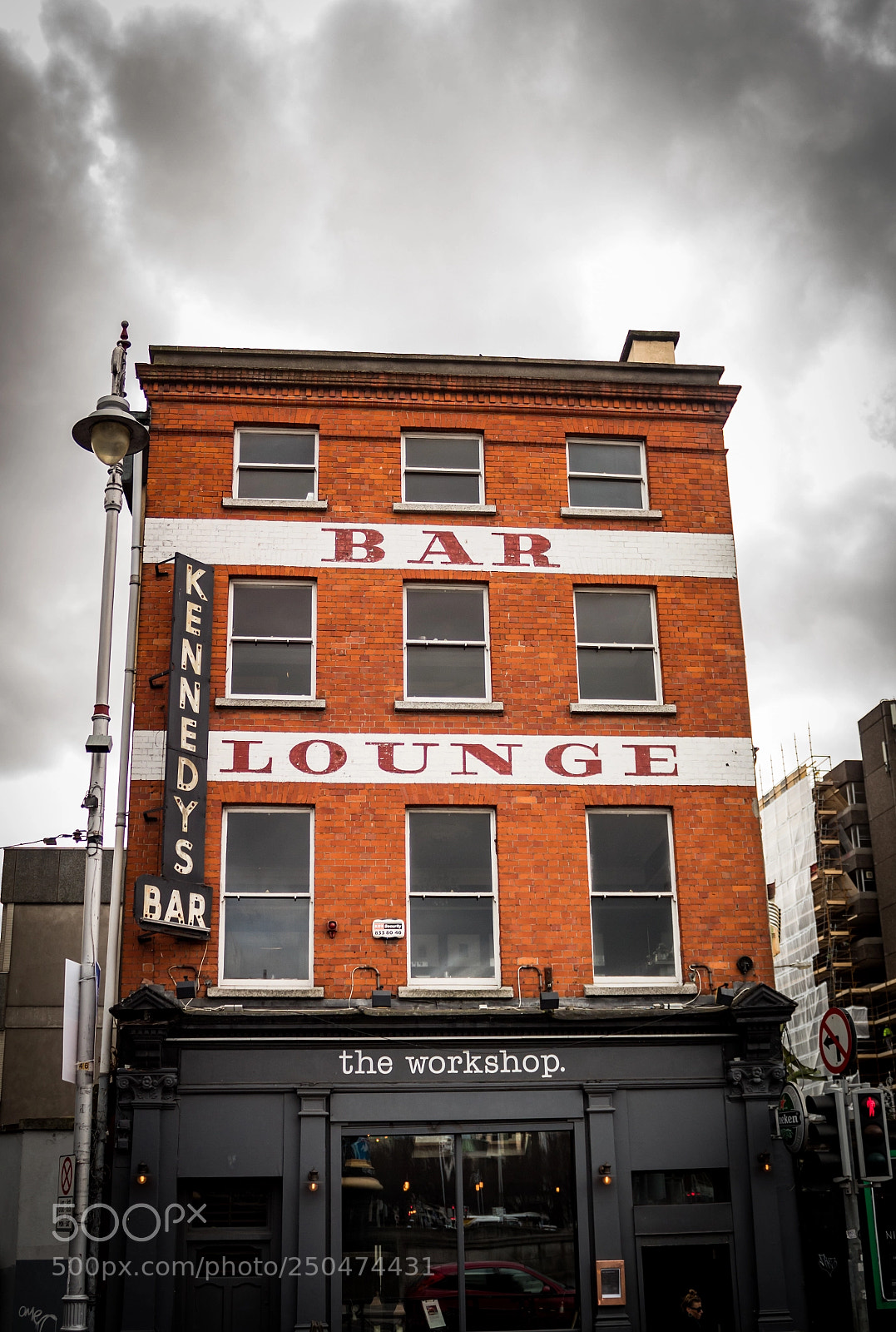 Canon EOS 1300D (EOS Rebel T6 / EOS Kiss X80) sample photo. Kennedy’s bar, dublin photography