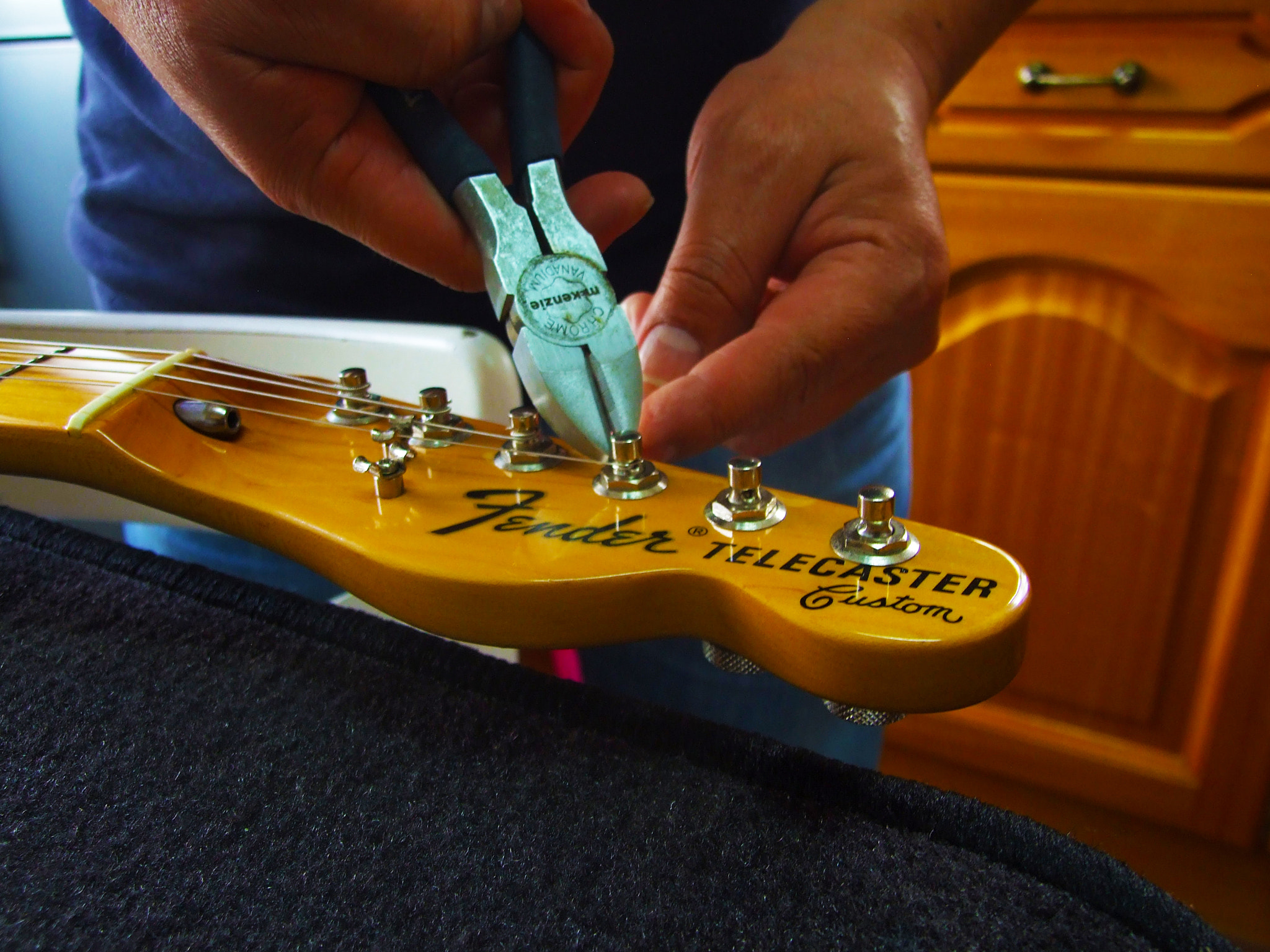 Fujifilm FinePix S6500fd sample photo. Electric guitar photography