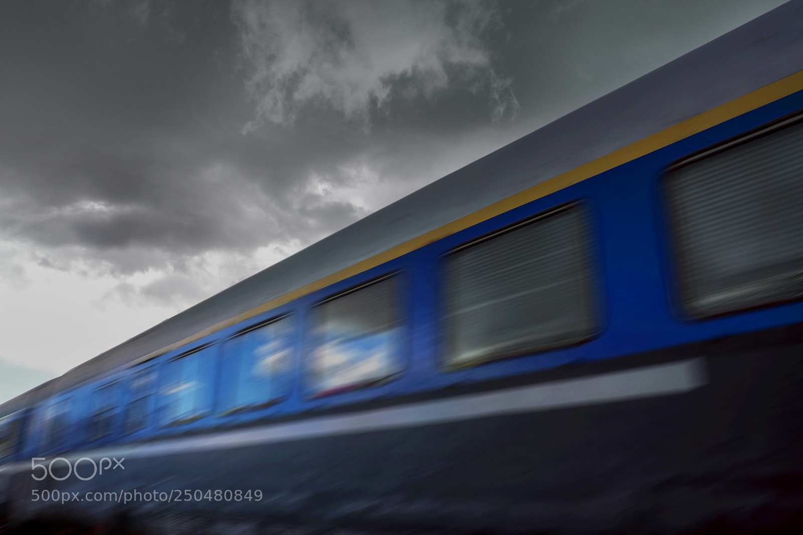 Fujifilm X-T20 sample photo. Blue train. photography
