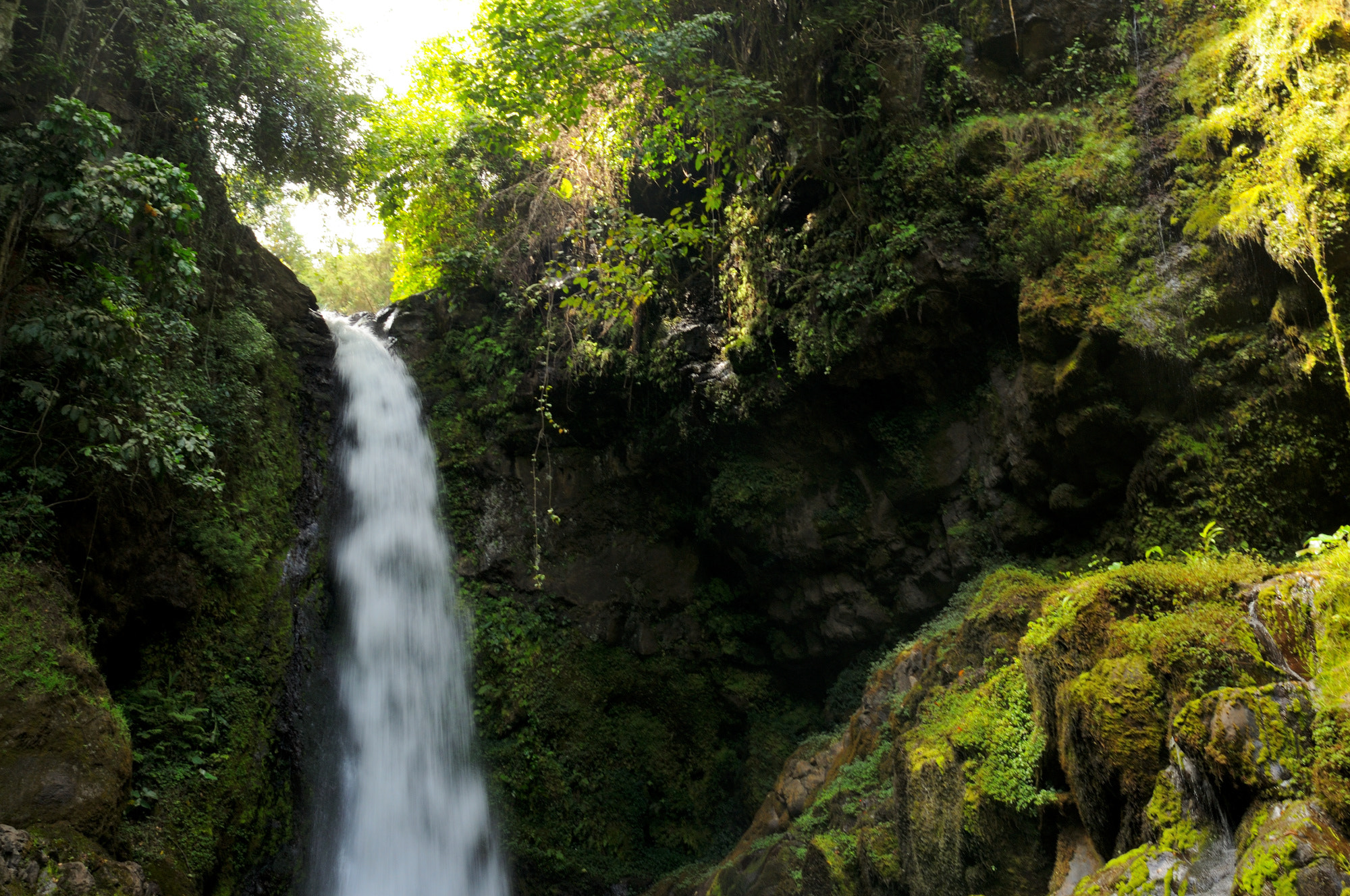 Nikon D90 + AF Nikkor 24mm f/2.8 sample photo. Waterfall photography