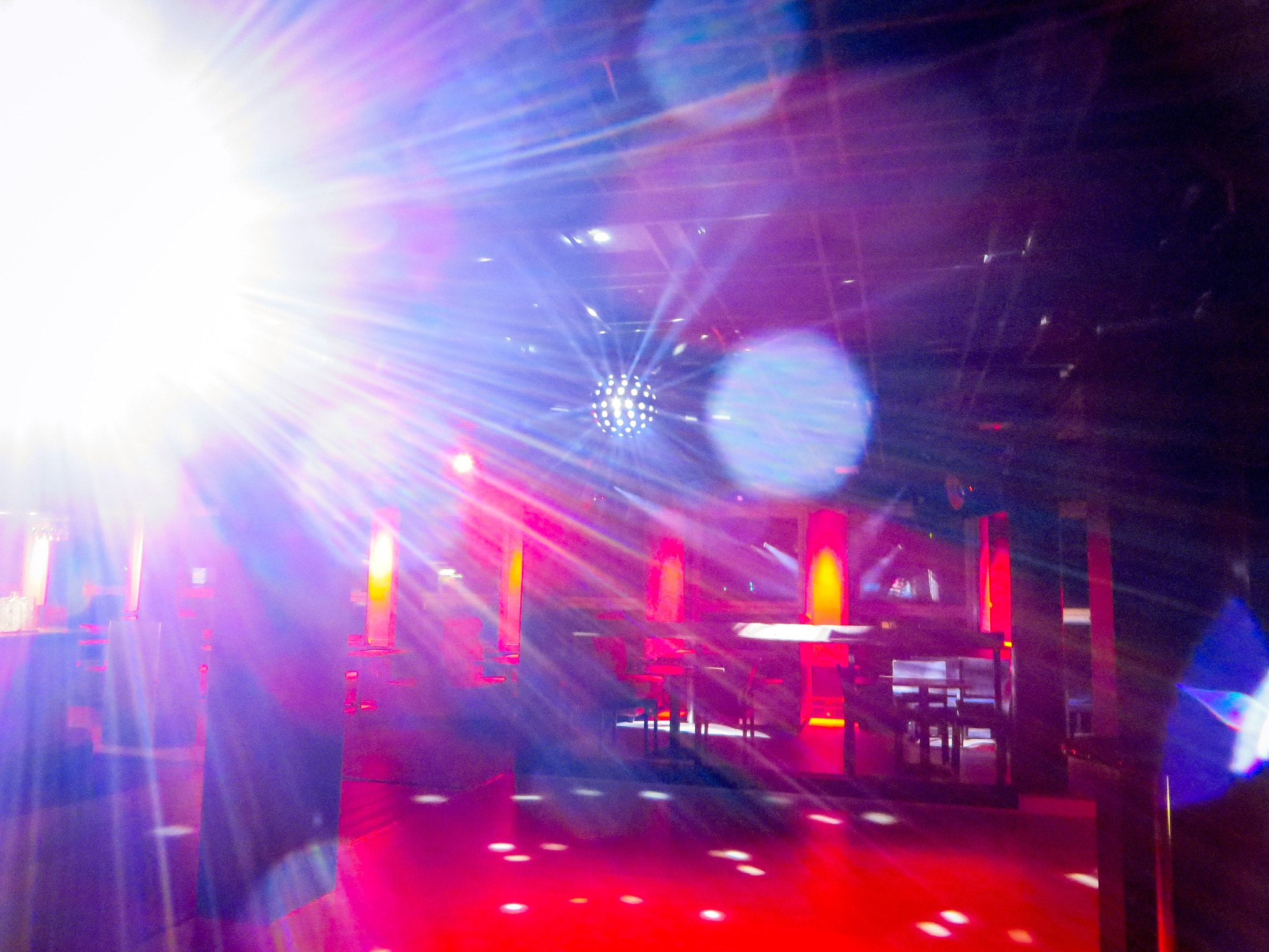 Canon PowerShot SX280 HS sample photo. Club arena  photography