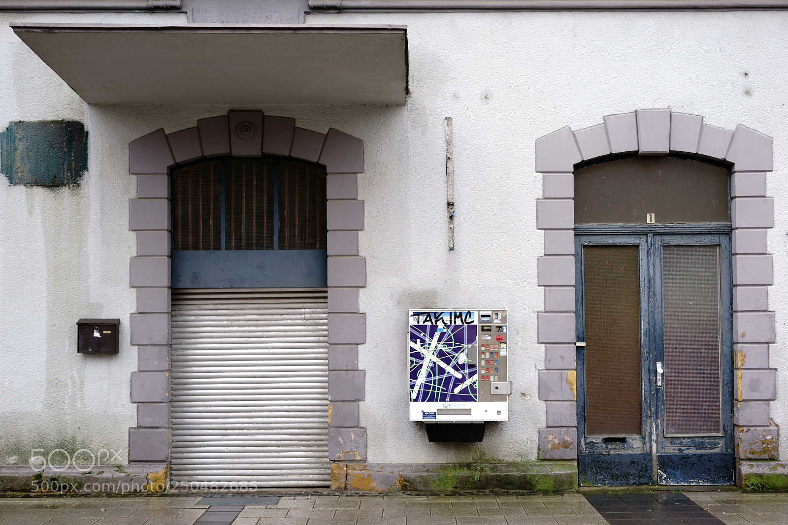 Sony a7 II sample photo. Vacant building with cigarette photography