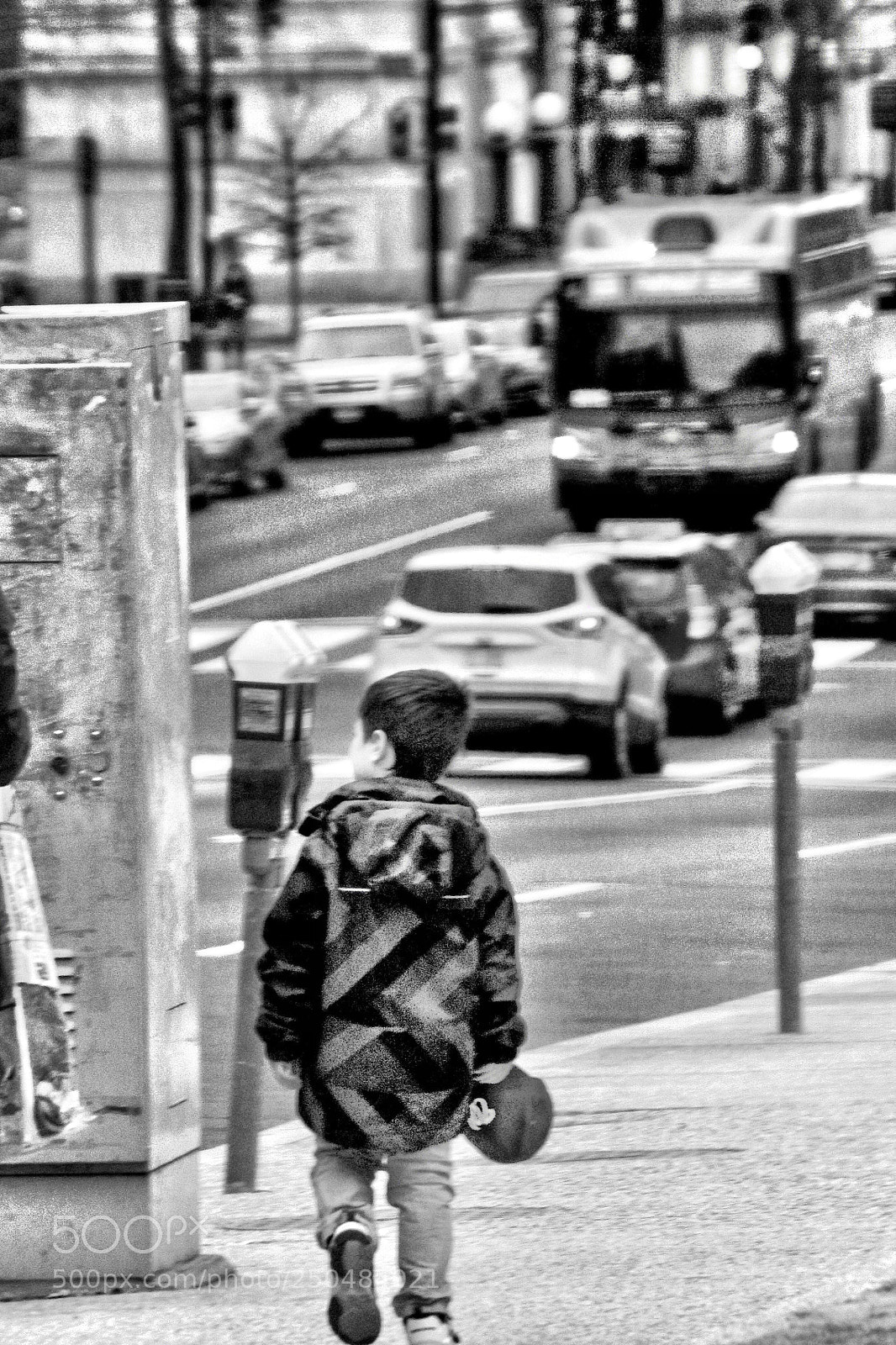 Canon EOS 100D (EOS Rebel SL1 / EOS Kiss X7) sample photo. Boy in the city photography