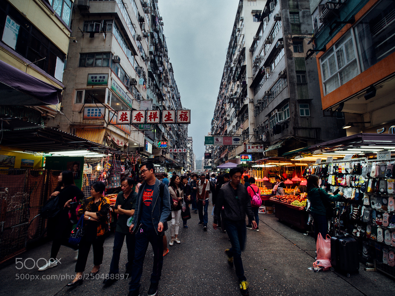 Olympus OM-D E-M10 II sample photo. Fa yuen street market photography