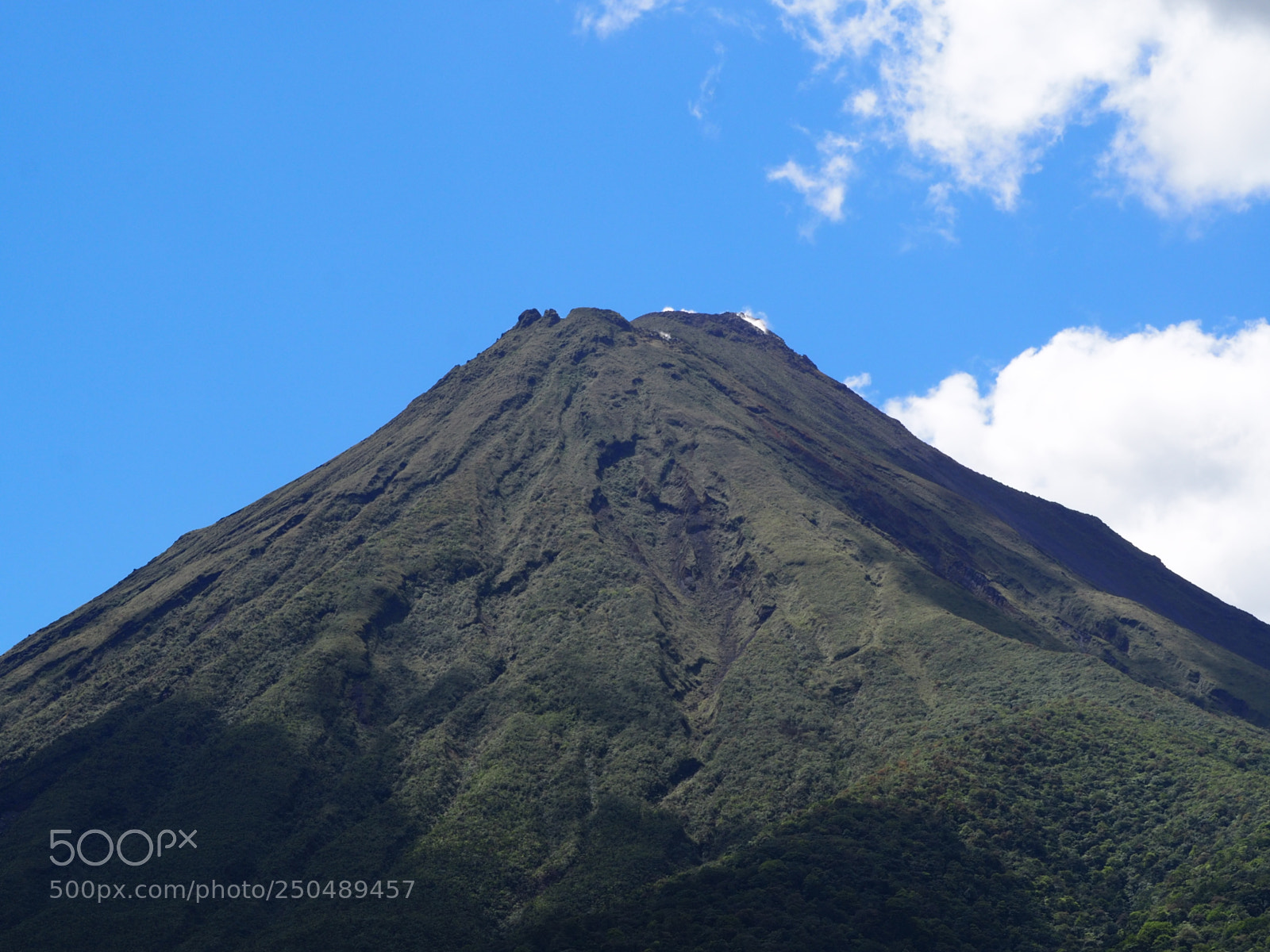 Olympus OM-D E-M10 II sample photo. Arenal volcano photography