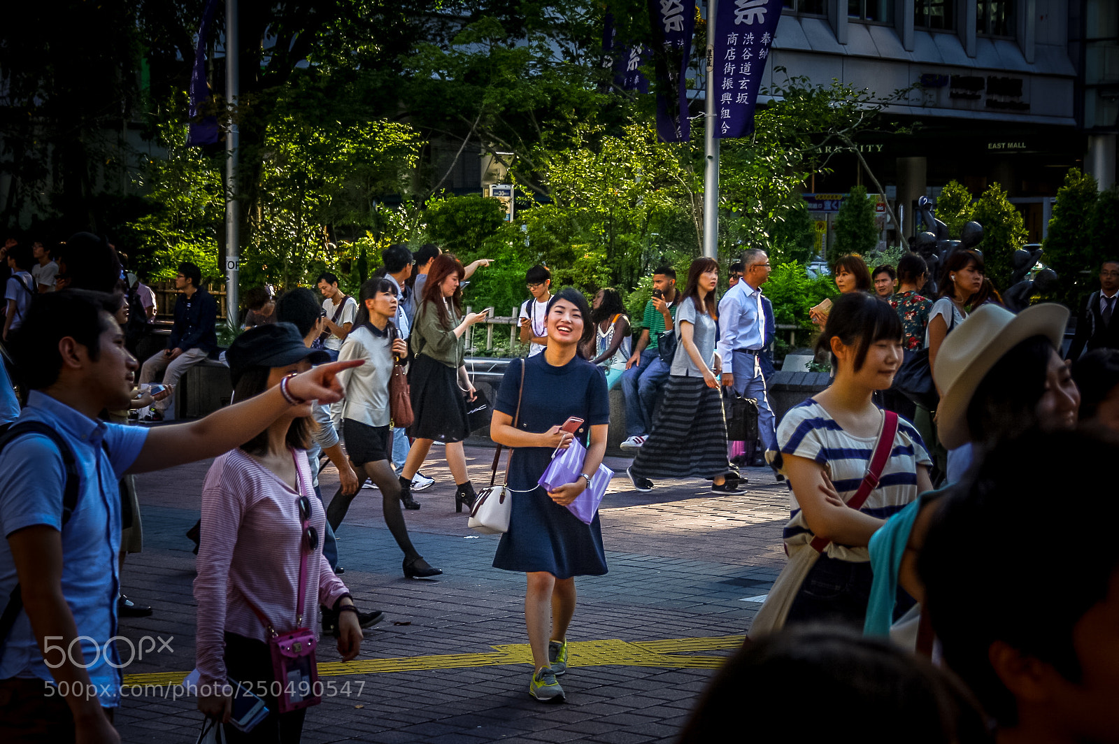 Canon EOS 1000D (EOS Digital Rebel XS / EOS Kiss F) sample photo. Moeko @ shibuya station photography