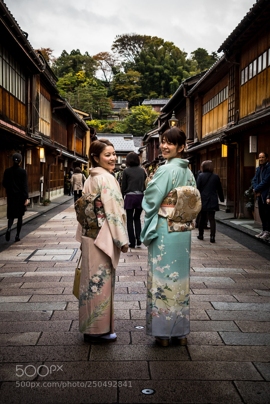 Sony a7R sample photo. Kimono in higashi chaya photography