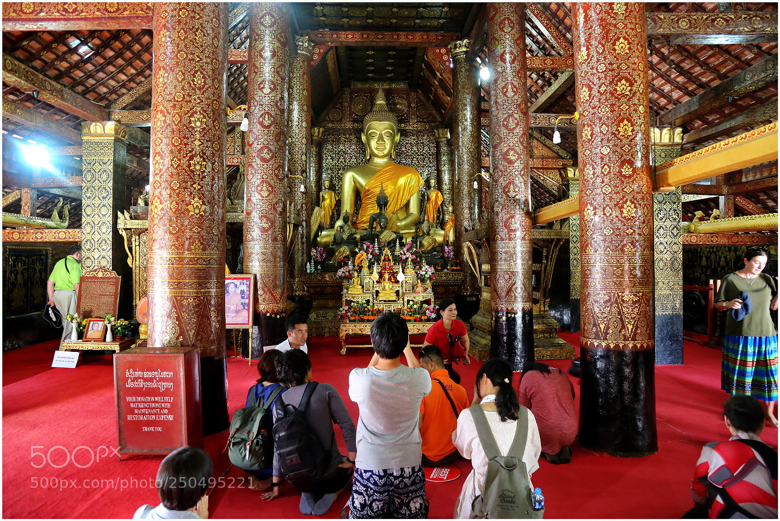 Canon EOS 6D + Canon EF 24-105mm F4L IS USM sample photo. Inside wat xieng thong photography