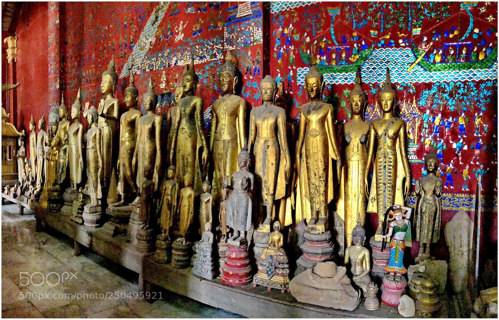 Apple iPhone X sample photo. Line of buddah's at photography
