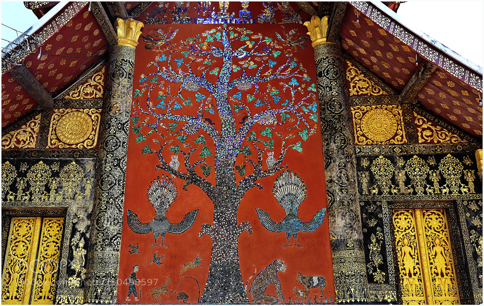 Canon EOS 6D + Canon EF 24-105mm F4L IS USM sample photo. Tree of life wat photography
