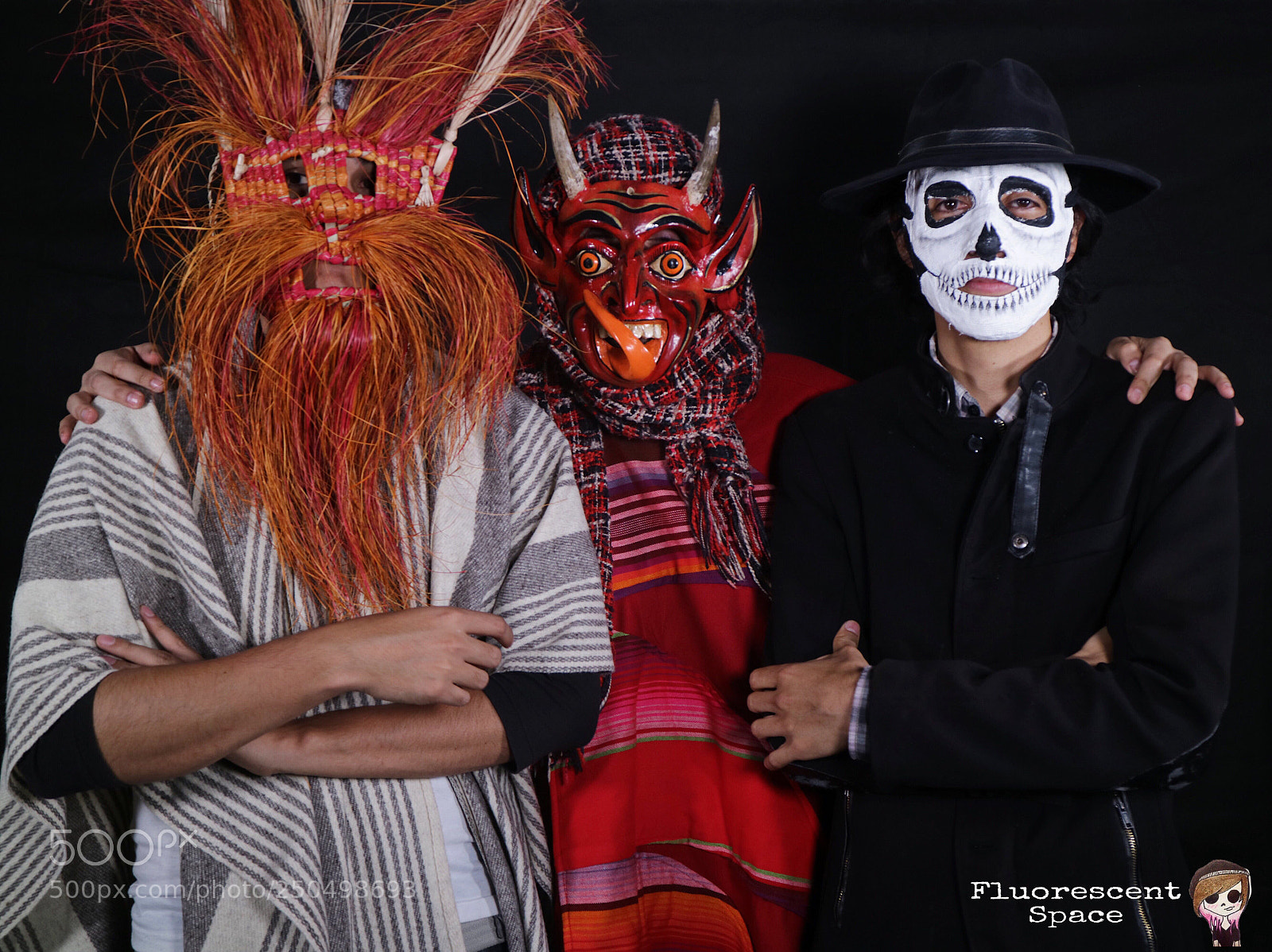 Canon EOS M3 sample photo. Entre santeros y diablos photography