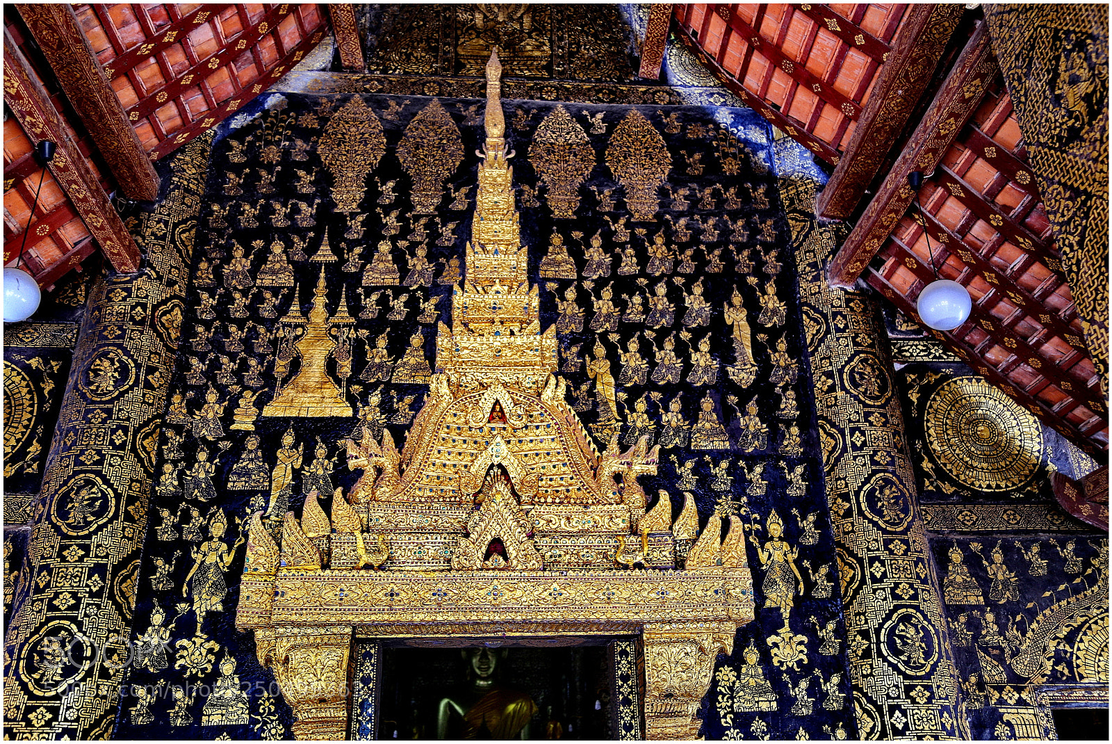 Canon EOS 6D + Canon EF 24-105mm F4L IS USM sample photo. Wat mai temple entrance photography