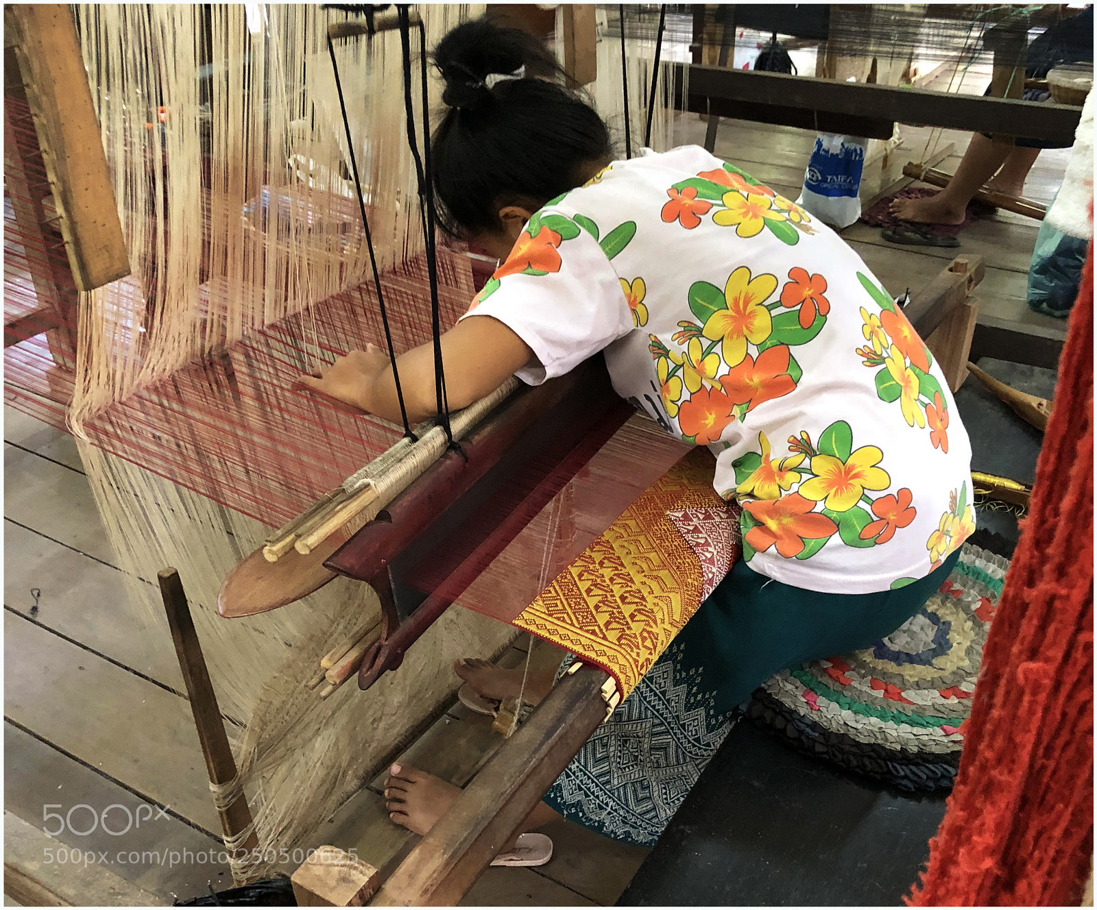 Apple iPhone X sample photo. Weaving at ock pop photography