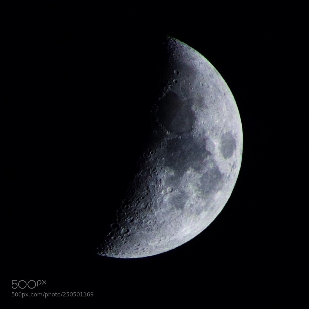 Canon EOS 200D (EOS Rebel SL2 / EOS Kiss X9) sample photo. Shootin for the moon photography
