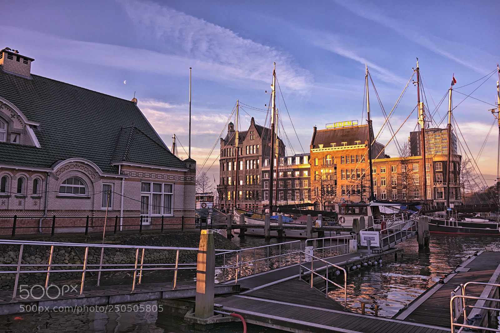 Sony Cyber-shot DSC-RX100 sample photo. Veerhaven rotterdam photography