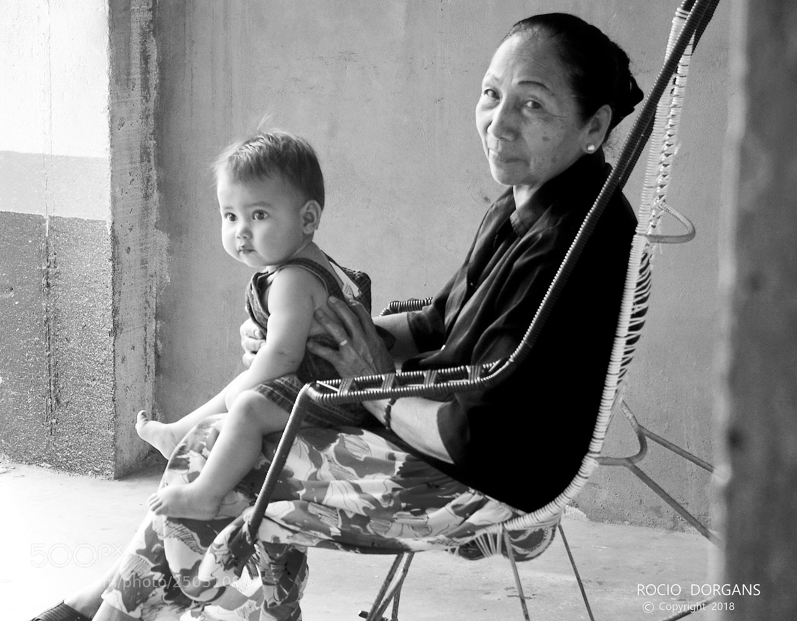 Pentax K-30 sample photo. Portrait ( grandma and granddaughter  ) photography