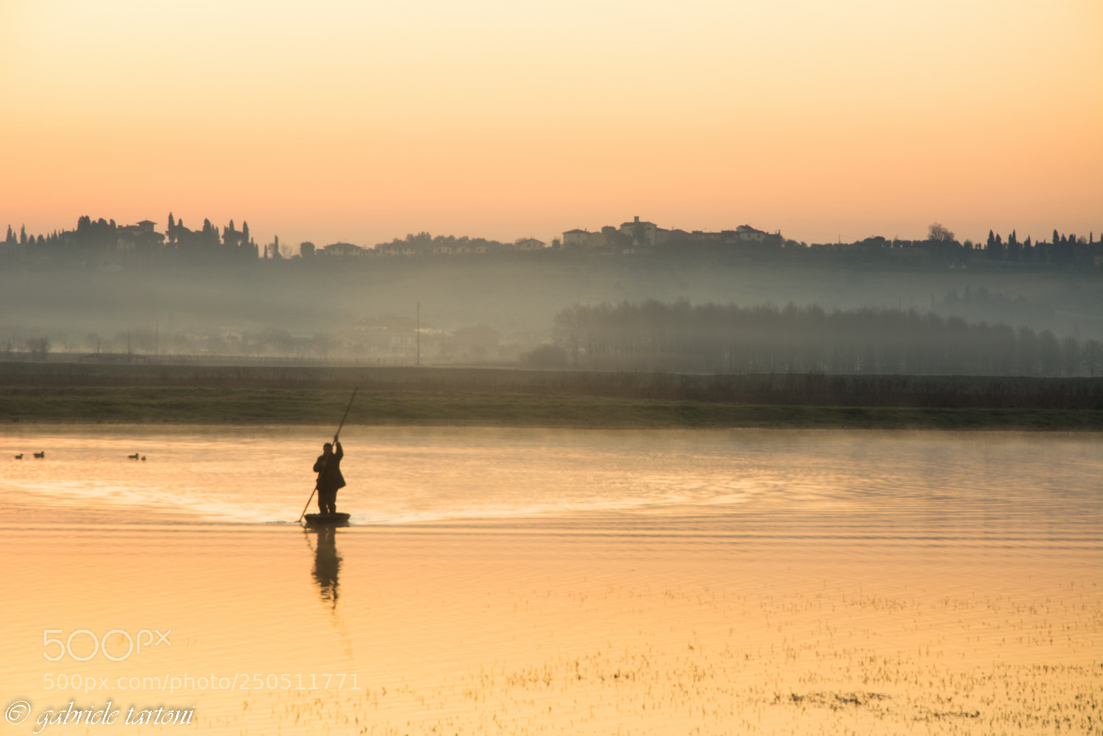 Nikon D5200 sample photo. Il cacciatore sull'acqua photography