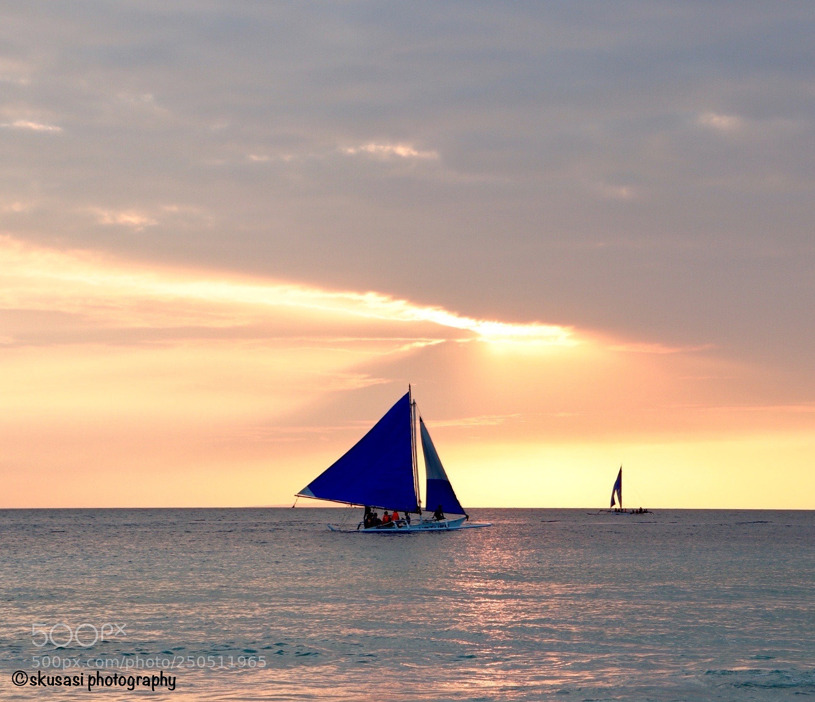 Canon EOS 200D (EOS Rebel SL2 / EOS Kiss X9) sample photo. Sailing through the sunset photography