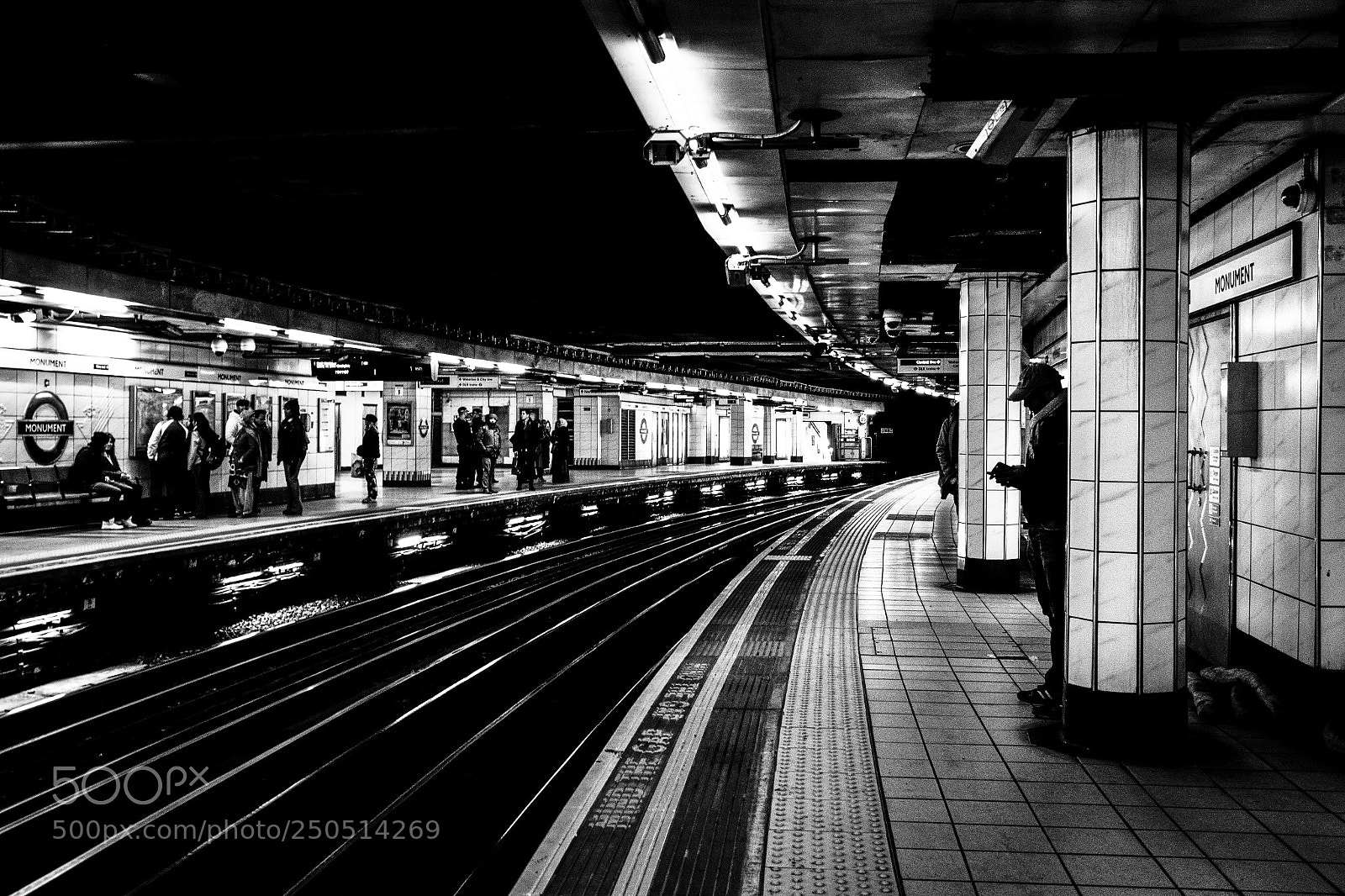 Canon EOS 7D Mark II sample photo. Metro photography
