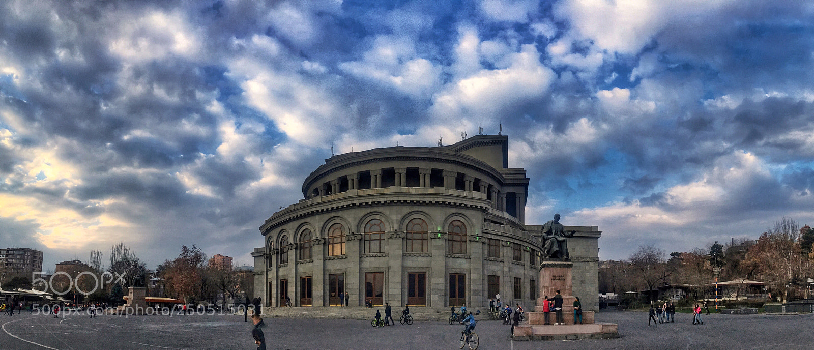 Apple iPhone SE sample photo. Opera photography