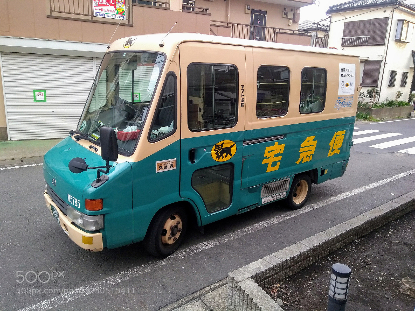 Motorola Moto G (5S) Plus sample photo. Mail van photography