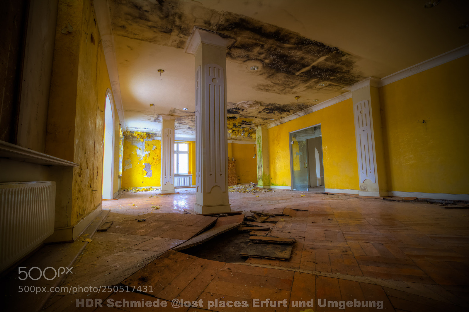 Canon EOS 7D sample photo. The yellow room photography