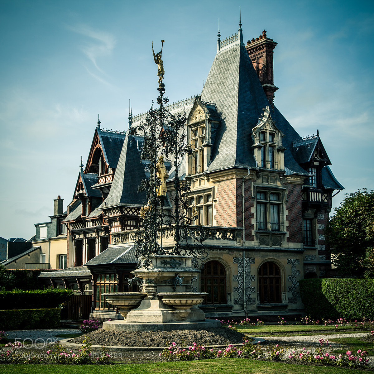 Canon EOS 5D Mark II sample photo. Old house photography