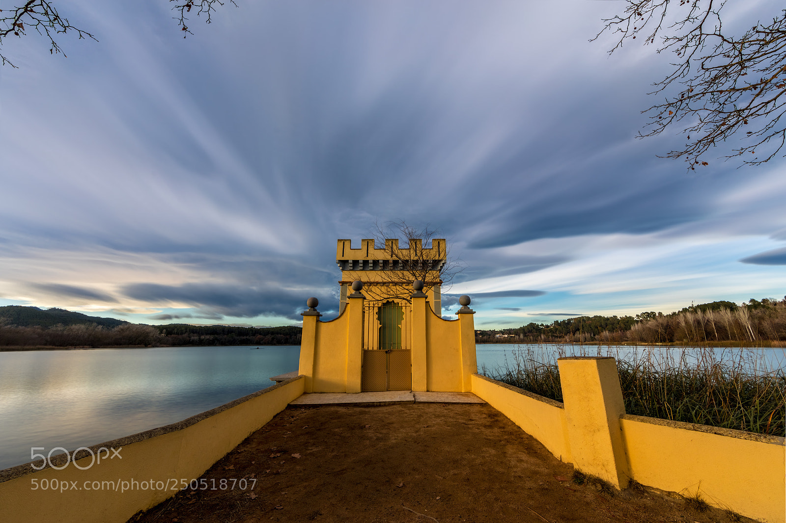 Canon EOS 5D Mark IV sample photo. House under a cloudy photography