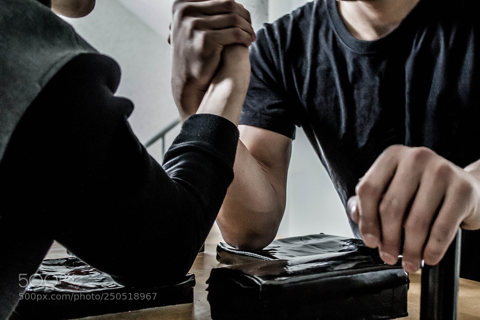 Canon EOS 600D (Rebel EOS T3i / EOS Kiss X5) sample photo. Arm-wrestling photography