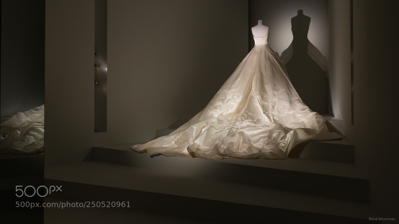Canon EOS 70D sample photo. Wedding  dress. photography