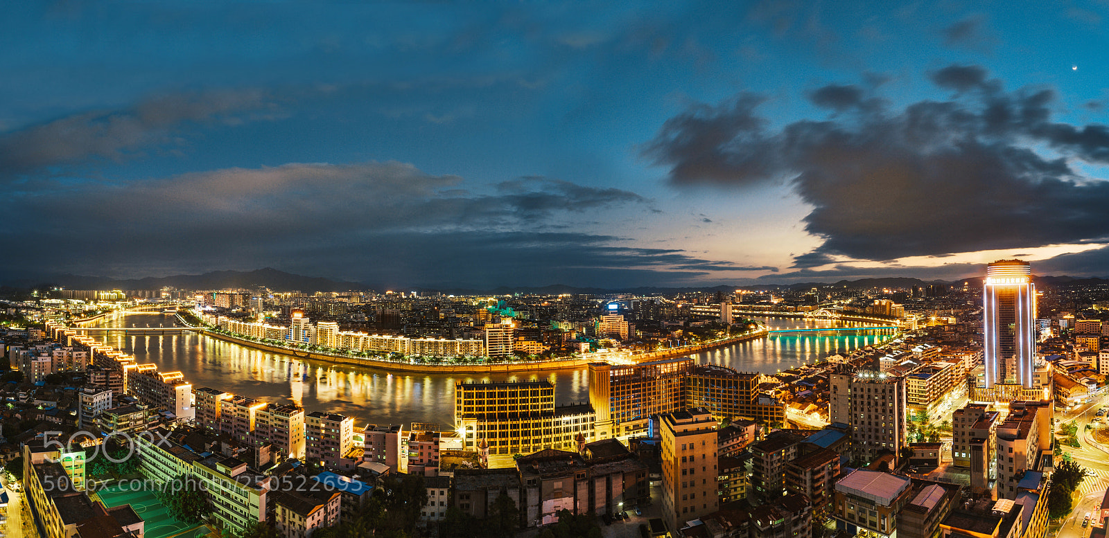 Nikon Df sample photo. 暗金色调 photography