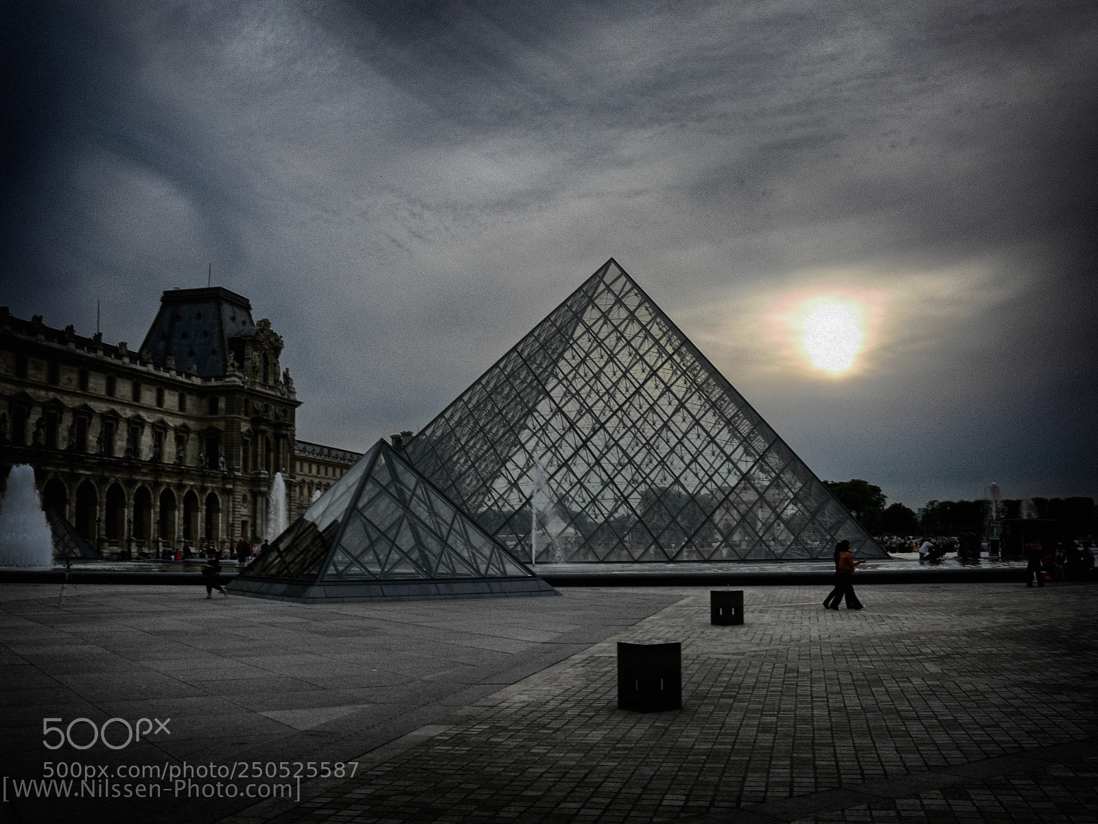 Panasonic DMC-FZ30 sample photo. Pyramids of louvre photography