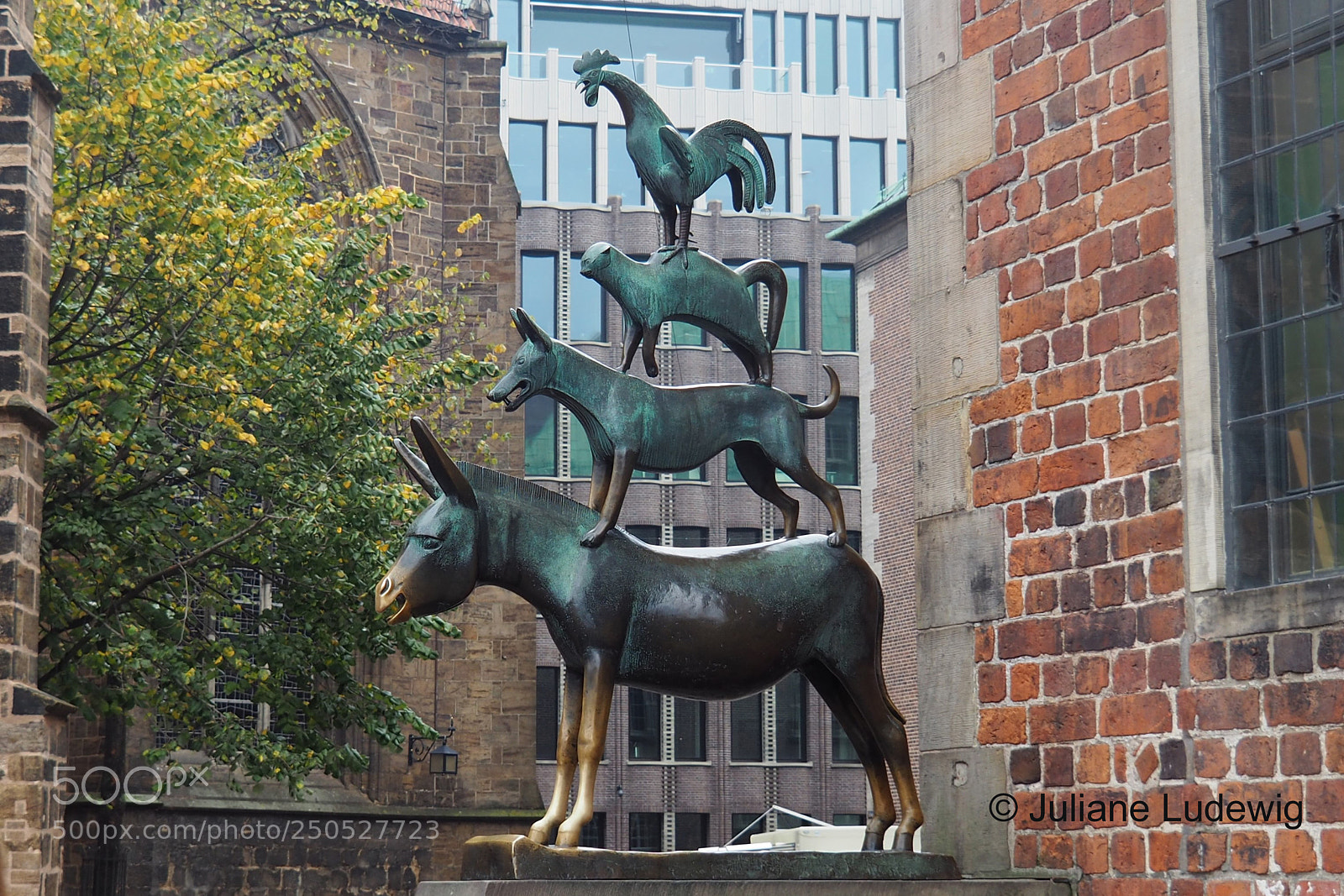 Olympus OM-D E-M10 II sample photo. Bremen photography