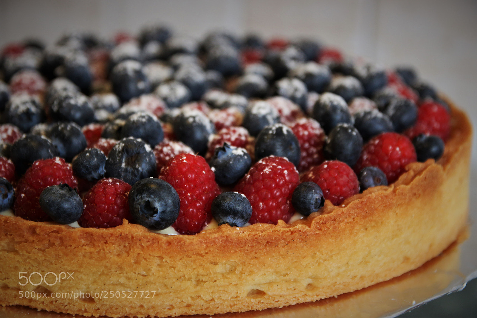 Canon EOS 100D (EOS Rebel SL1 / EOS Kiss X7) sample photo. Berris tart with custard photography