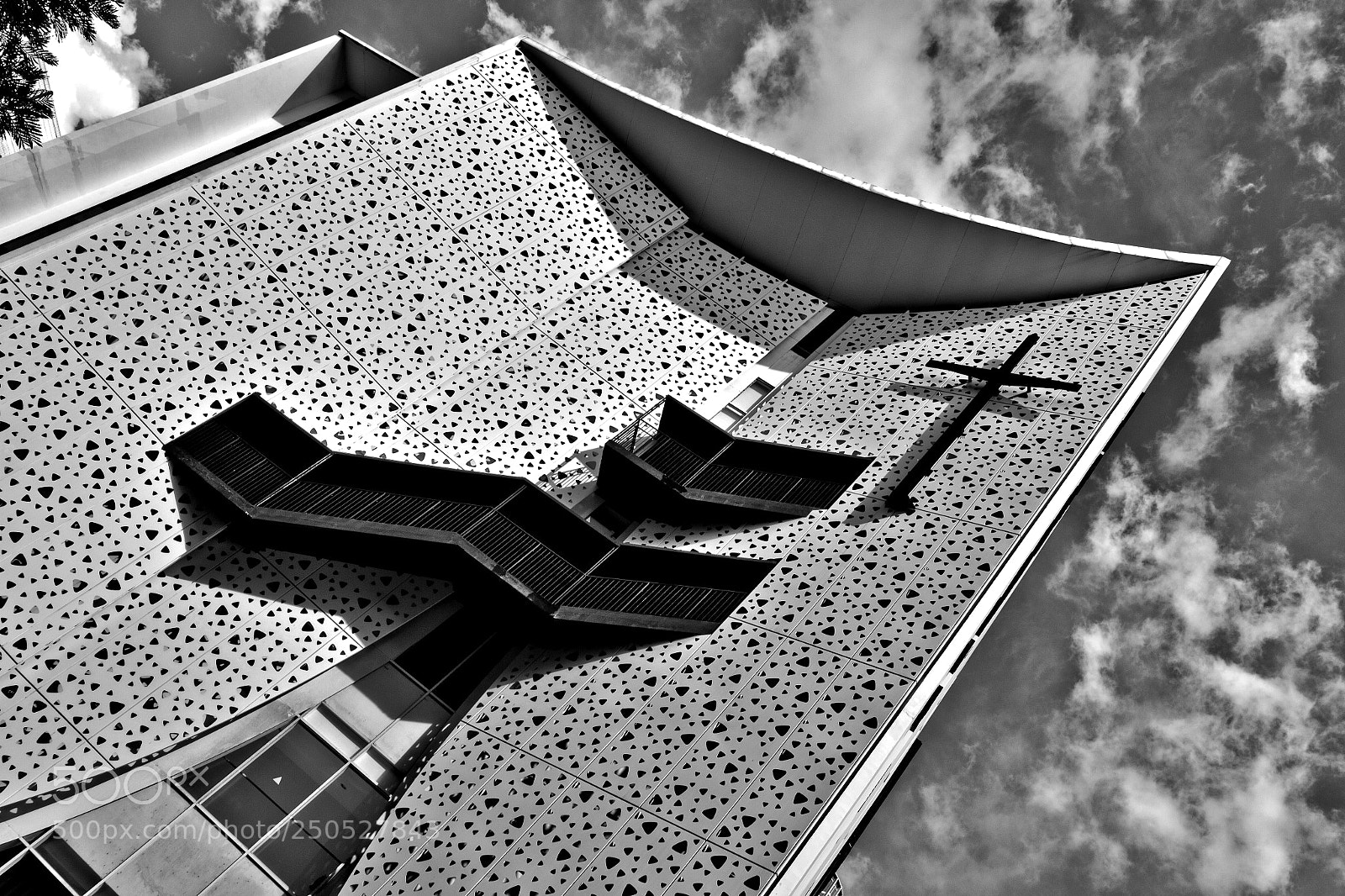 Canon EOS 550D (EOS Rebel T2i / EOS Kiss X4) sample photo. Church building in singapore photography
