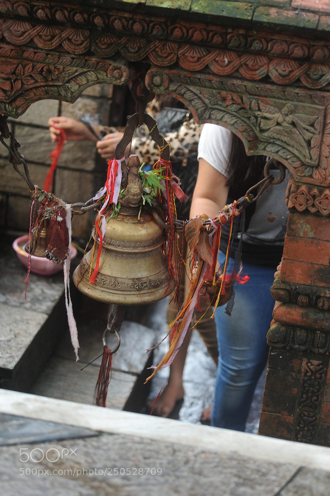 Nikon D700 sample photo. Tying of strings to photography