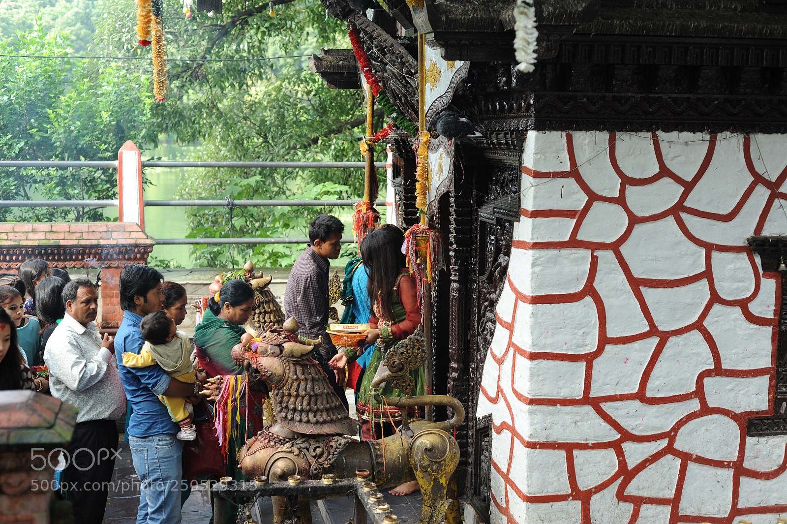 Nikon D700 sample photo. Devotees at the temple_3 photography