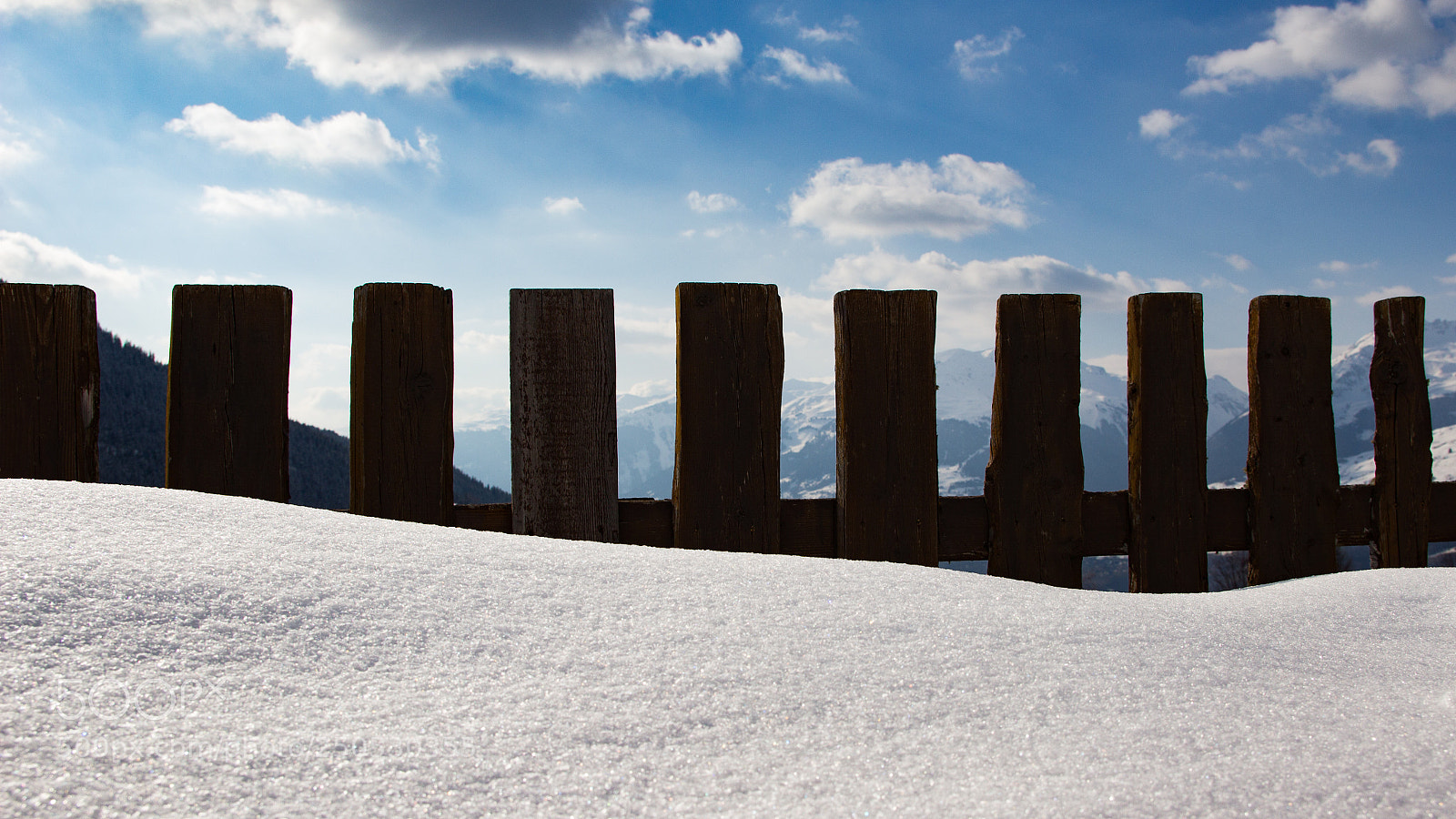 Canon EOS 600D (Rebel EOS T3i / EOS Kiss X5) sample photo. Snow sky photography