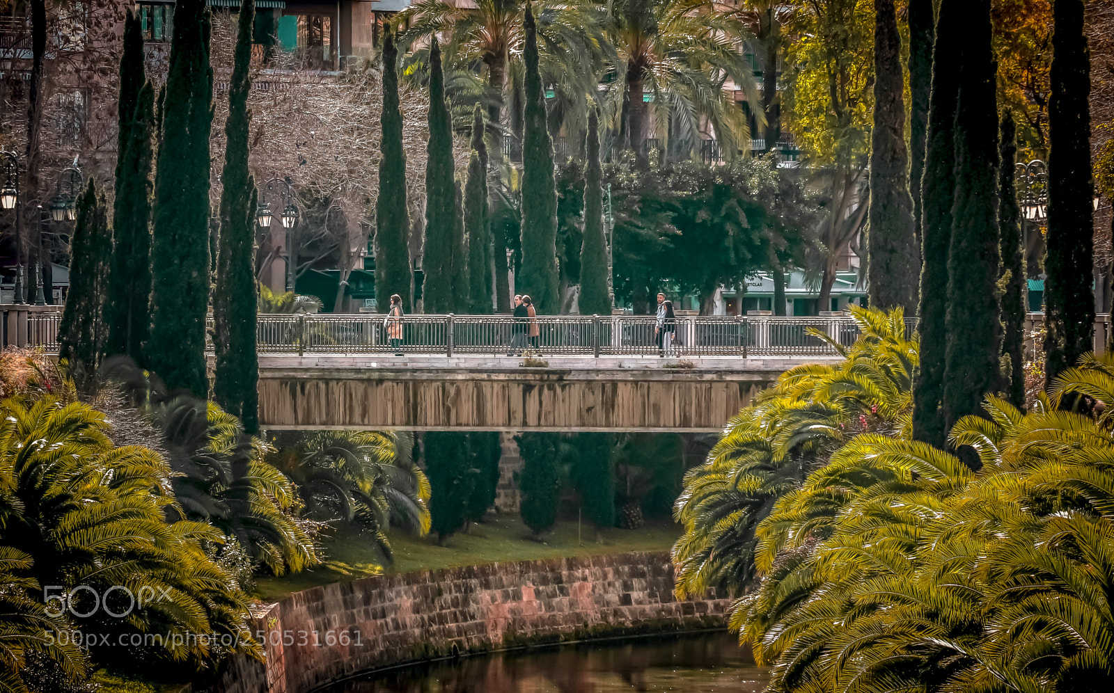 Canon EOS 77D (EOS 9000D / EOS 770D) sample photo. People walking around the photography