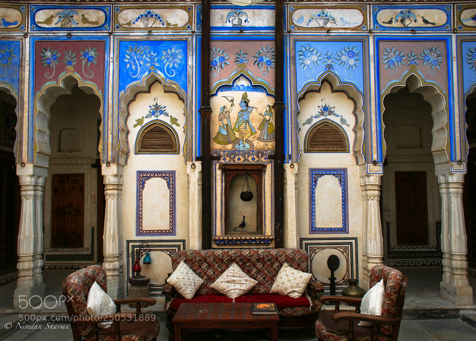 Canon EOS 350D (EOS Digital Rebel XT / EOS Kiss Digital N) sample photo. Simply royal photography