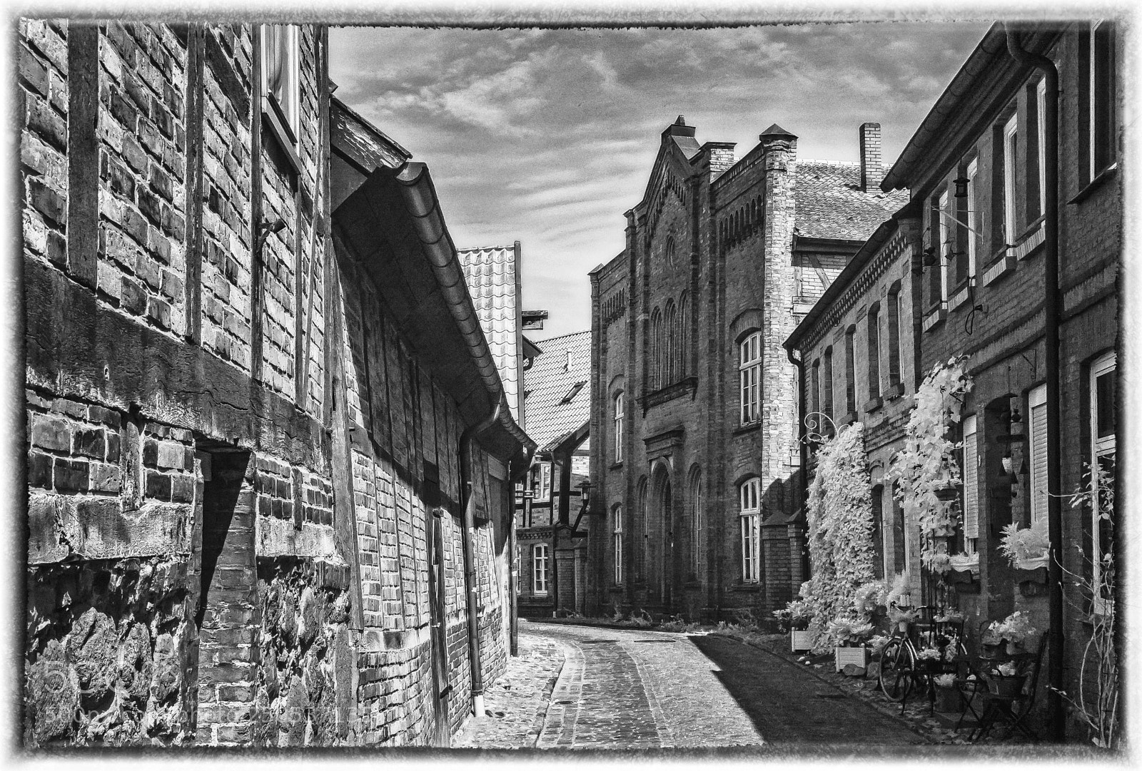 Nikon D70 sample photo. Narrow lane boizenburg photography